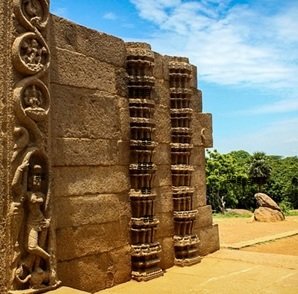 monument-piller