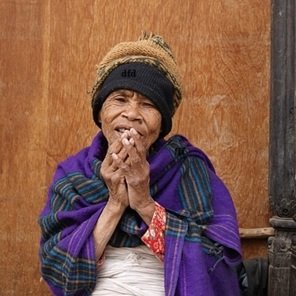 Old-man-saluting