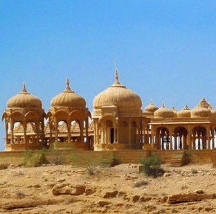 monument-in desert-Agenzia-di-viaggi-a-Jaisalmer-39