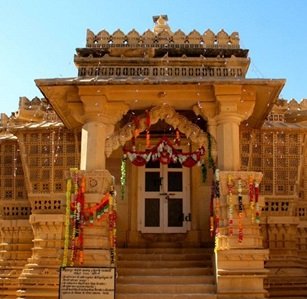 temple-entrance-Agenzia-di-viaggi-a-Jaisalmer-43