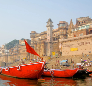 red-boat-in-ganga-river