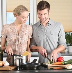 couple-cooking