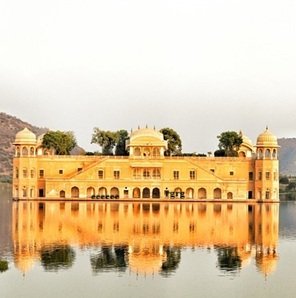 Monument-in-Lake-Jaipur
