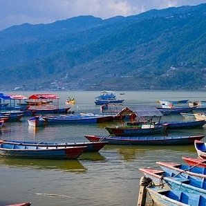 Pokhara-lake-and-boats